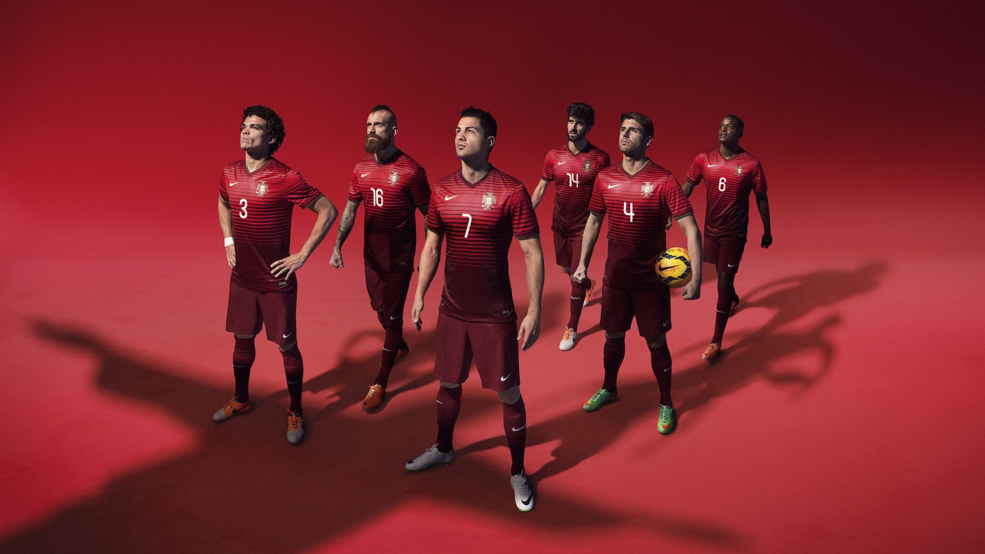 老豪门与新王者的两线战争，巴萨强压下的欧洲余威，与维尼修斯在国家德比的王权接管