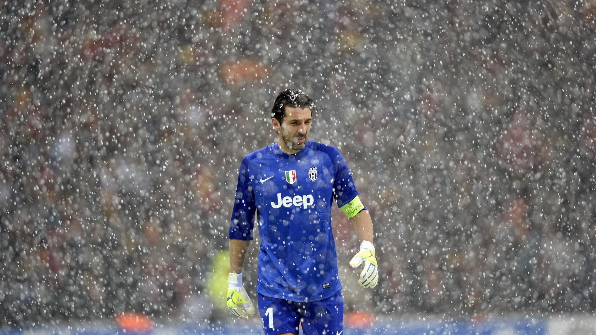 弗拉霍维奇超神之夜!欧冠双响炮射落马赛,尤文2-1攻陷希腊