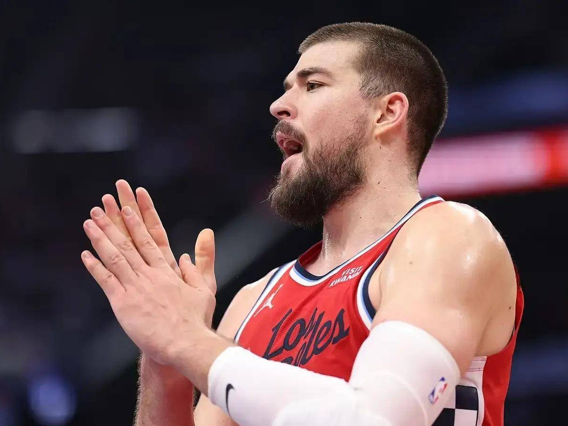 国王完胜凯尔特人，伦纳德惊艳四座